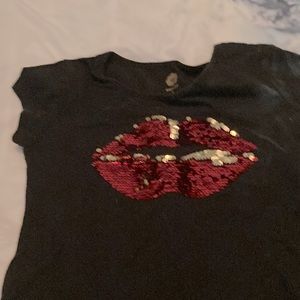 Sequence lip shirt